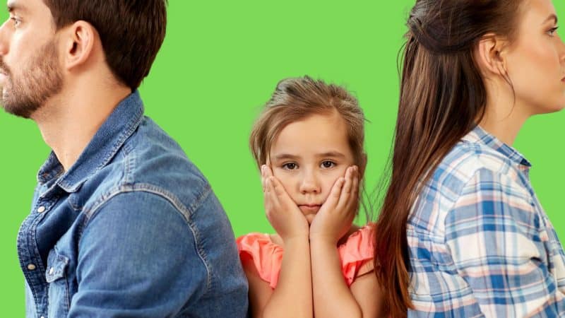 A picture of an unhappy couple with their daughter in between illustrates the need to use the spell to break up a relationship to make the separation quick and straightforward.